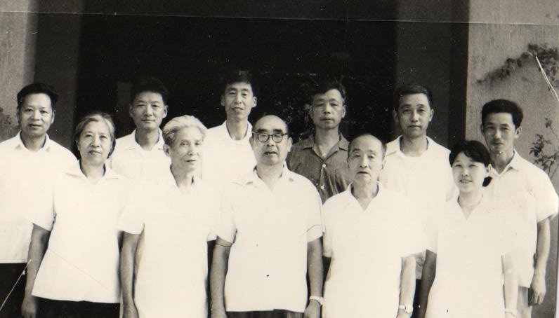 校领导班子与来校视察的领导